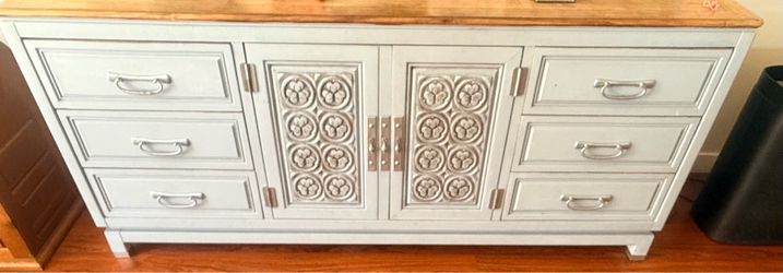 Dresser/ Tv console/ sideboard