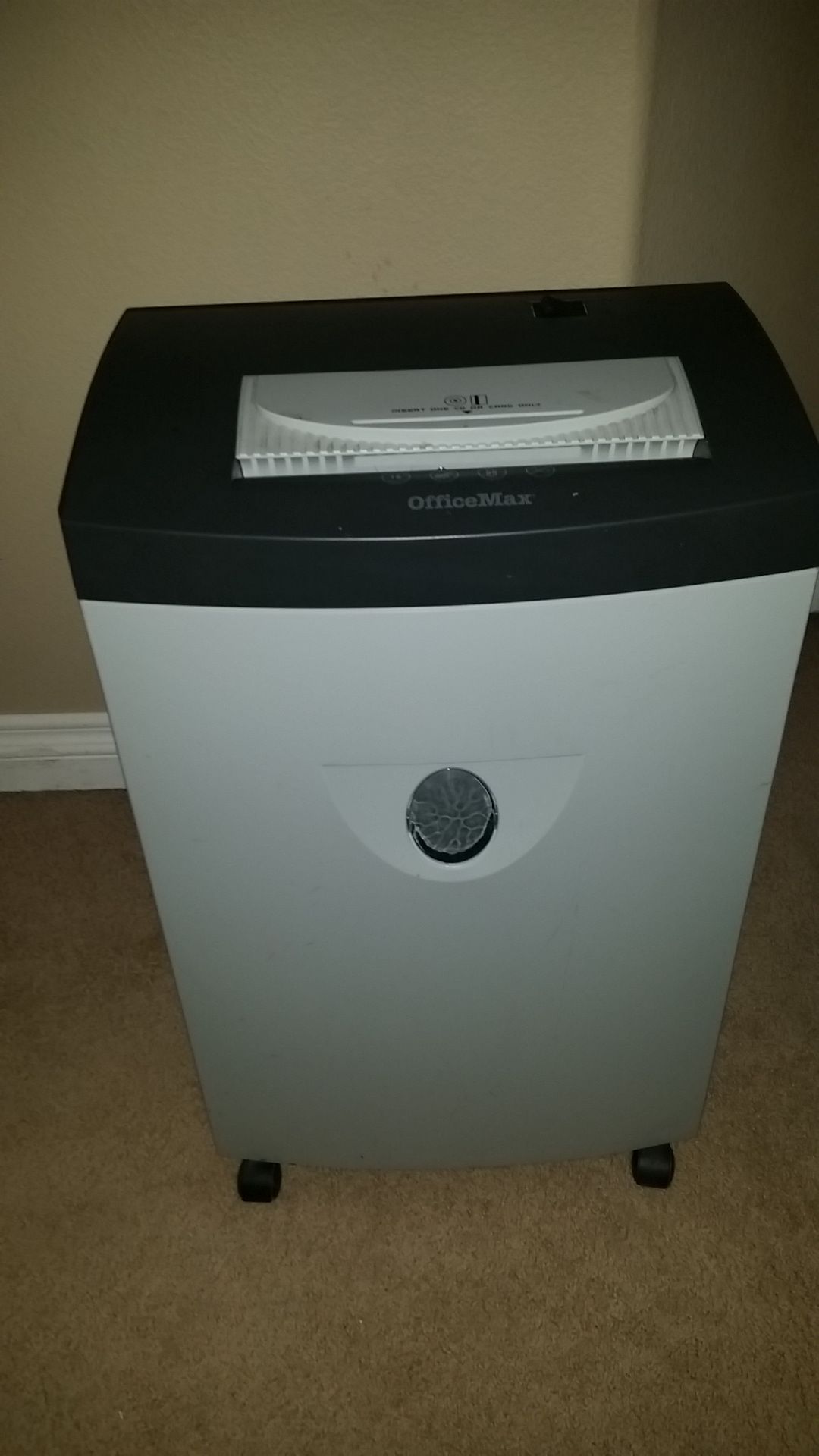 Office Max Paper Shredder....Mo. OM96144. Used, but Excellent Working Condition