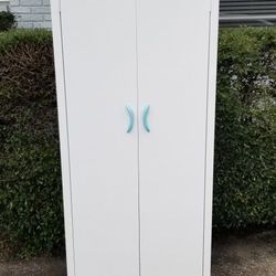 1950s/1960s Vintage Tall White Metal Storage Cabinet