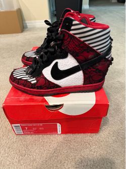 Womens Nike Limited Edition Sky Hi dunks size 7 Deadstock