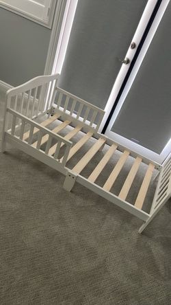 Toddler bed