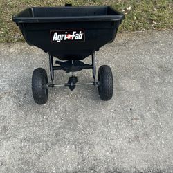 AGRI-FAB 85lb Tow Behind Riding Lawn Mower Broastcast Spreader. 