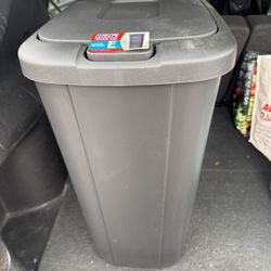 13 Gal Trash Can 