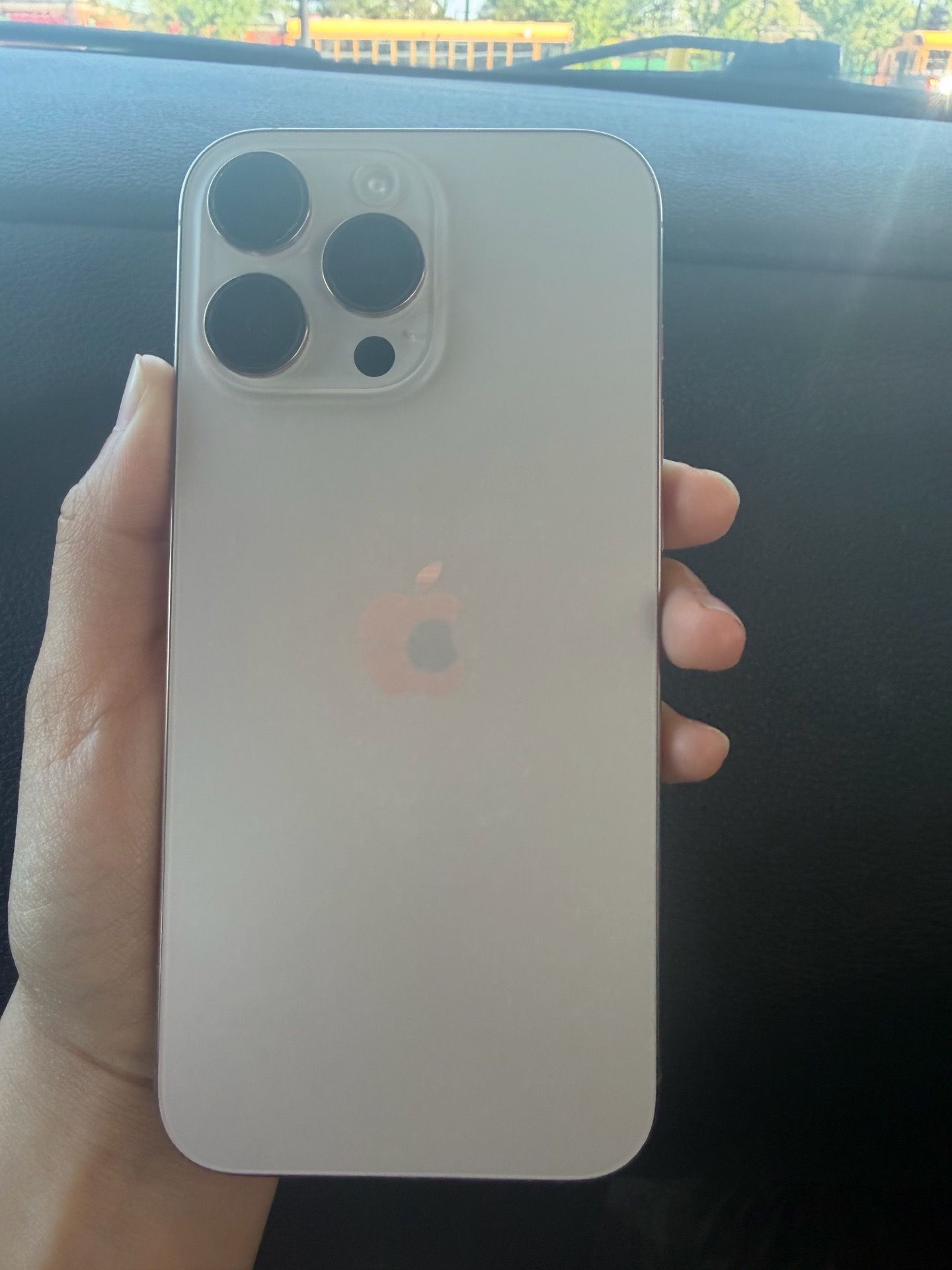 iPhone 16 pro max iCloud locked