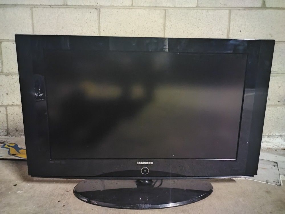 Samsung LCD HDTV 32+inch