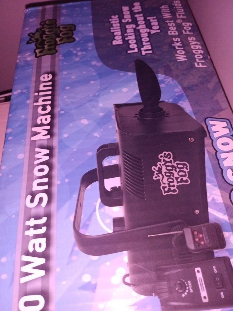 650 Watt Snow Machine