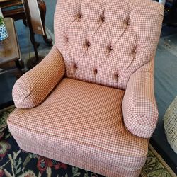  Ethan Allen Plaid Tuft Armchair. Luxurious but homey armchair of the finest quality, this item is nearly new. Retails for $900-plus. Includes buttone