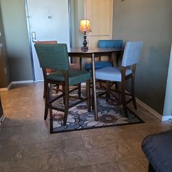 Kitchen round W/ 4 Stools