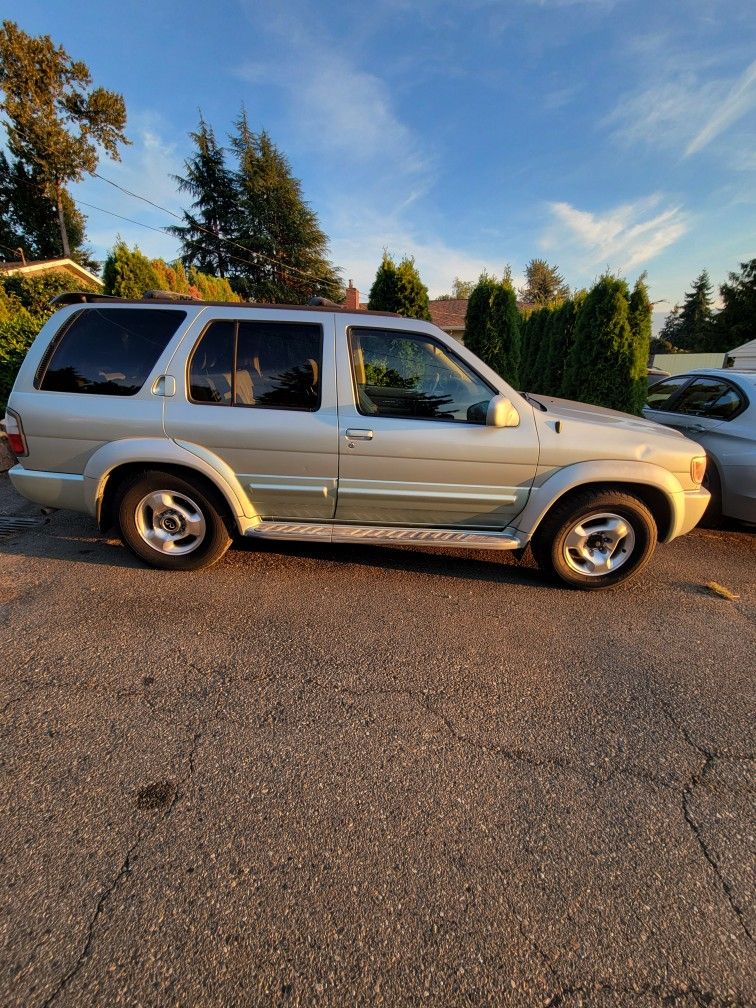 2000 Infiniti QX4