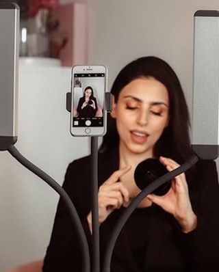Glamcor Light Stand With Phone Hookup