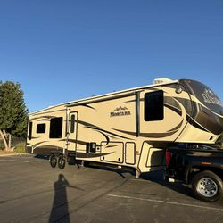 2015 Kingston Fifth Wheel Trailer 3  Slide Out