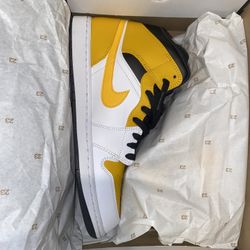 Jordan 1 Mid University 