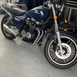 Motorcycle 650 Nighthawk