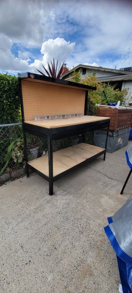 Heavy Duty Work Bench With 2 Drawers Work Great