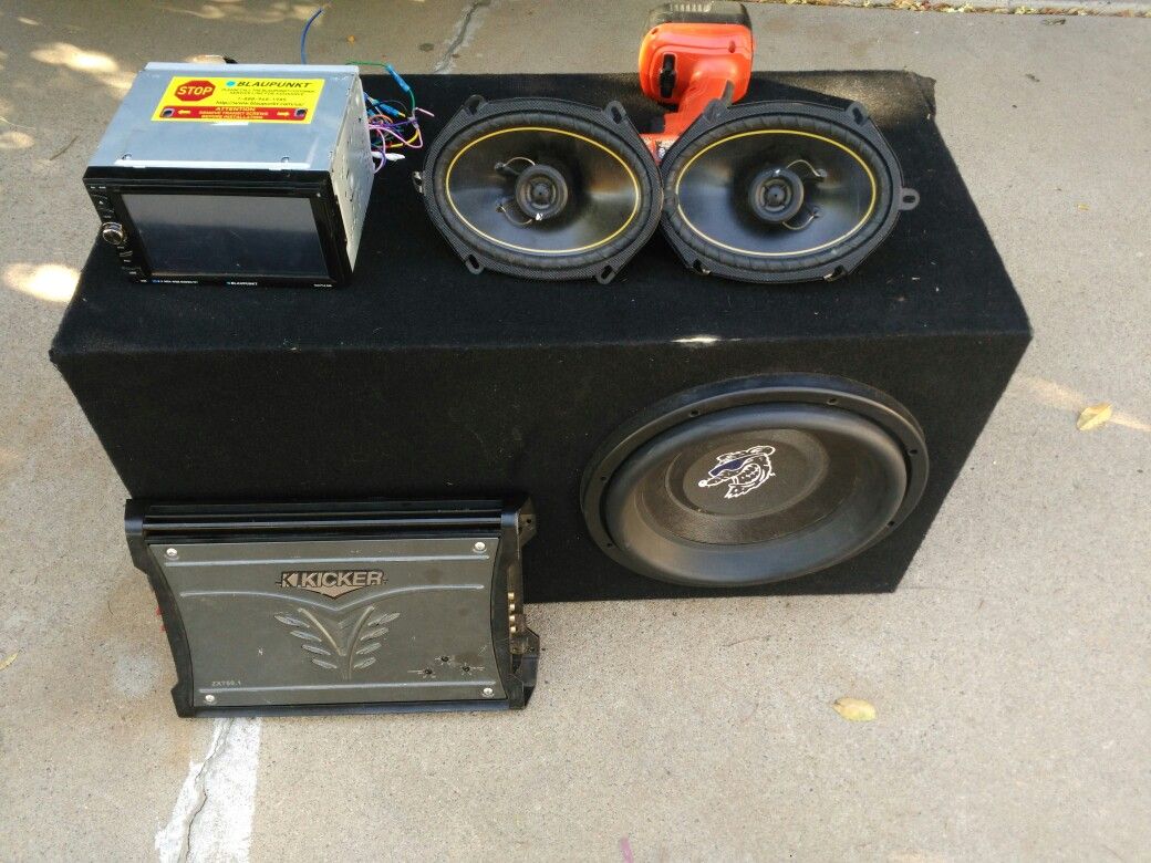 3000 sub/ 750.1 kicker/in dash/