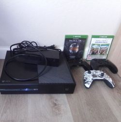 Xbox One + Controllers+ Games