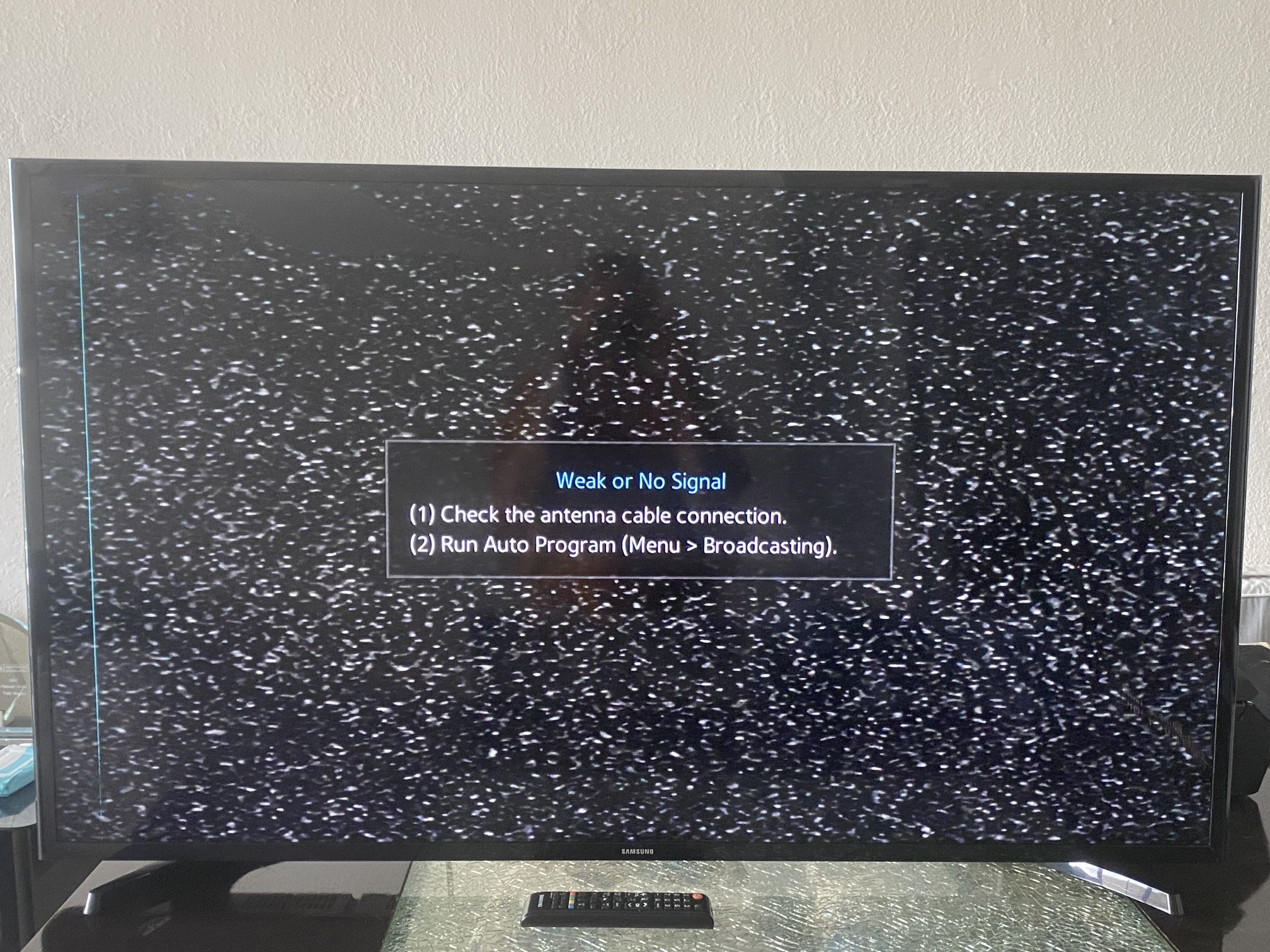 HD 1080p Samsung 50-inch LED Smart TV (with crack)