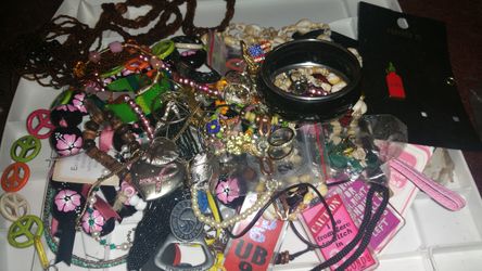 Random jewelry and key chains ect