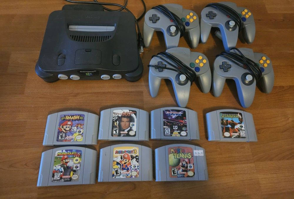 Nintendo 64, 4 Controllers Golden Eye, Super Smash Brothers, Mario Kart, Mario Party, Mario Tennis, NFL Blitz, Starfox
