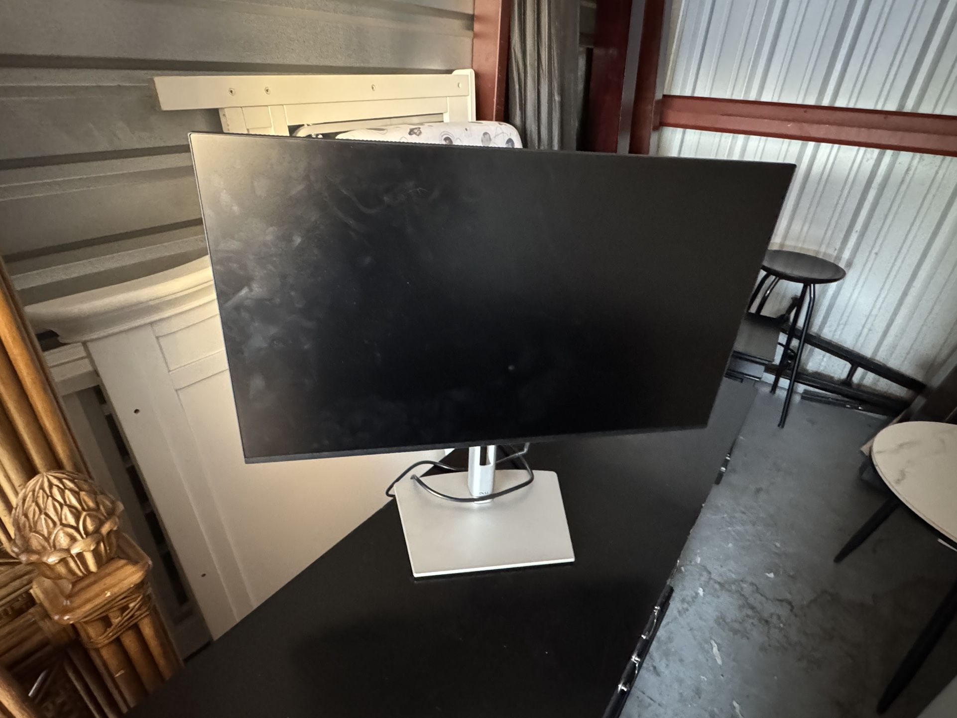 Dell Desktop Monitor 