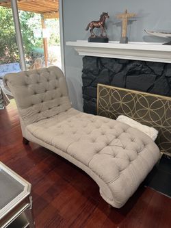 Elegant Oversized Tufted Chaise Lounge