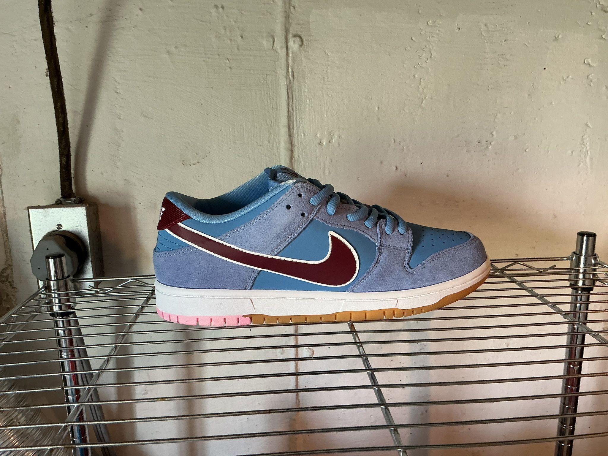 Nike SB Phillies