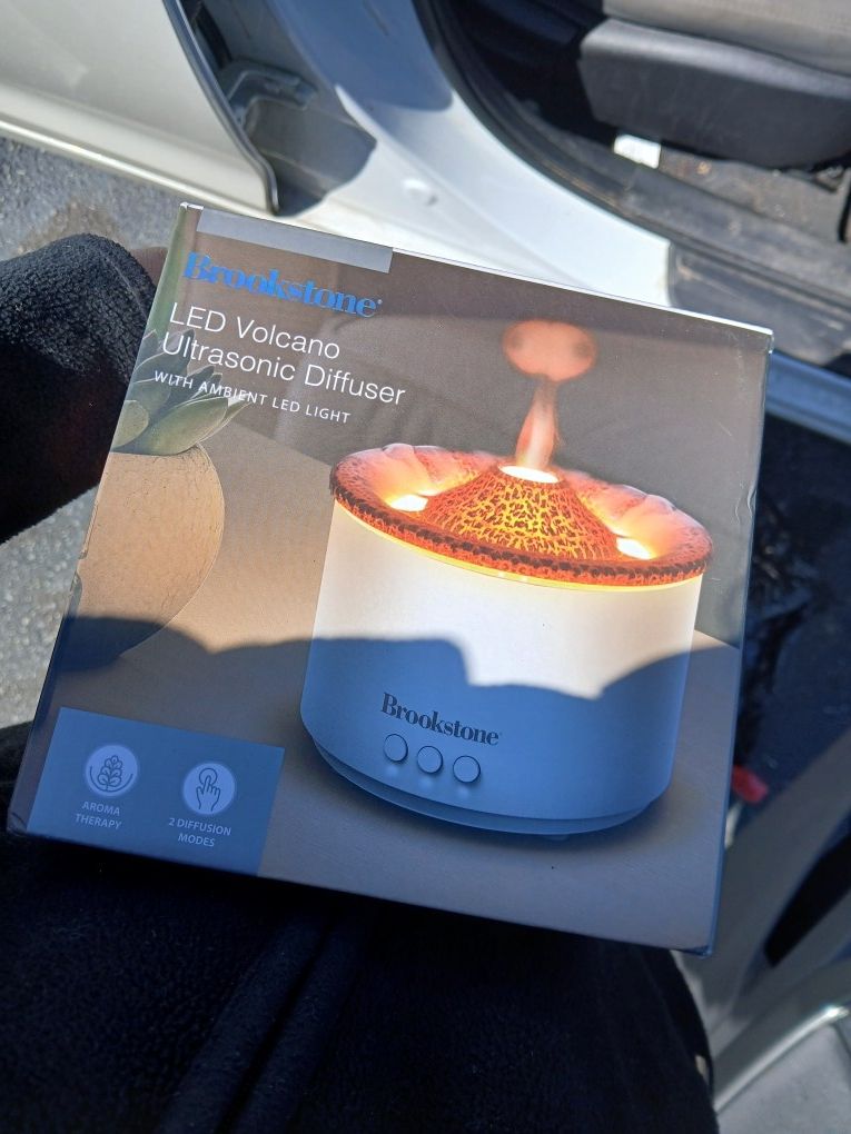 Brookstone LED Ultrasonic Defuser W/ Ambient LED Light