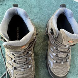 Merril Woman’s Hiking Boots