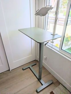 Topjob Anydesk Nest standing desk + laptop mount
