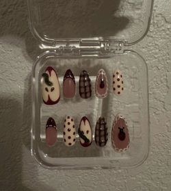 Custom press on nails