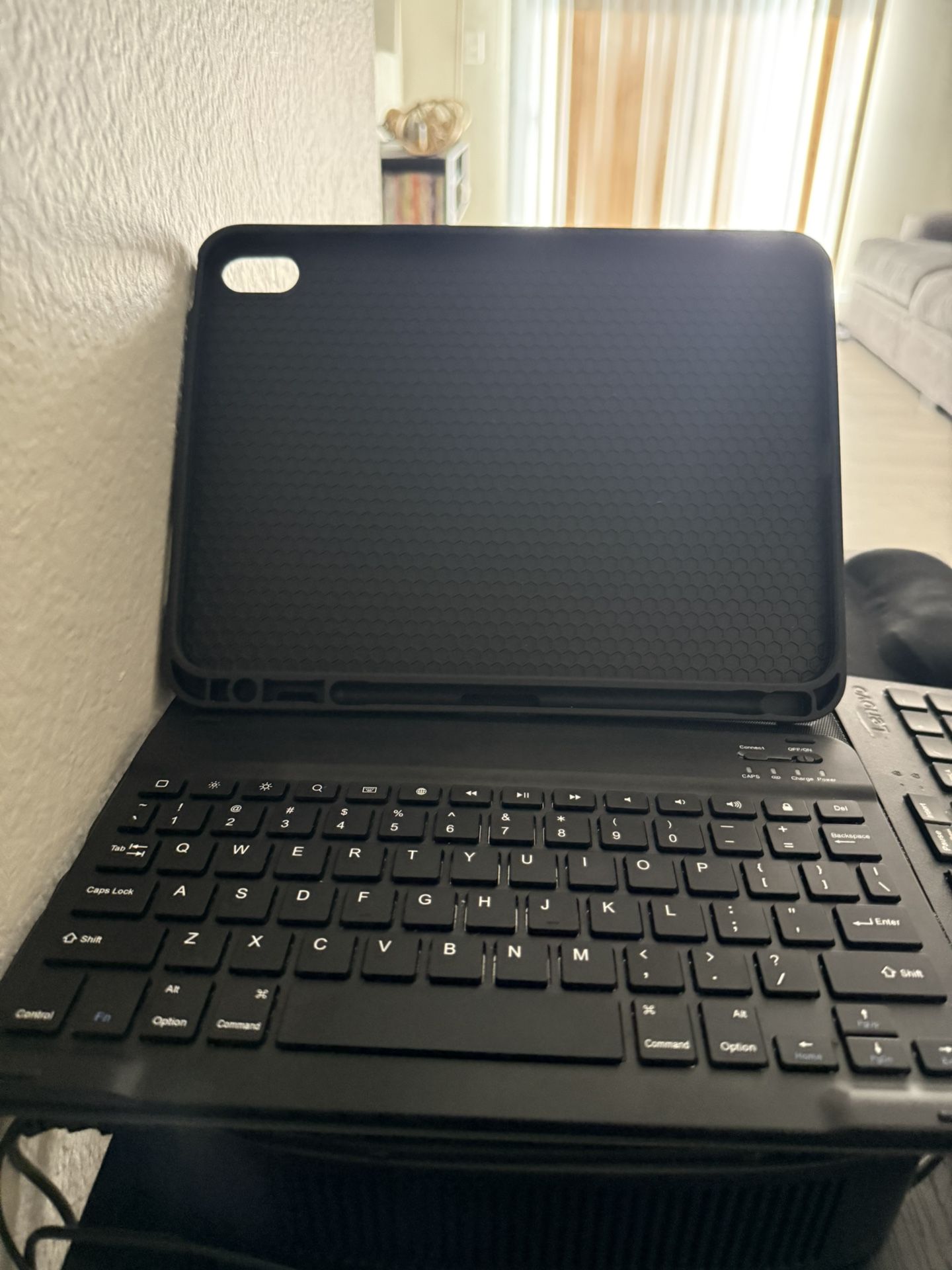 iPad A16 (11th GEN) CASE WITH BLUETOOTH MAGNETIC KEYBOARD
