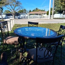 BROWN LIKE NEW GLASS DINNING TABLE AND CHAIRS !
