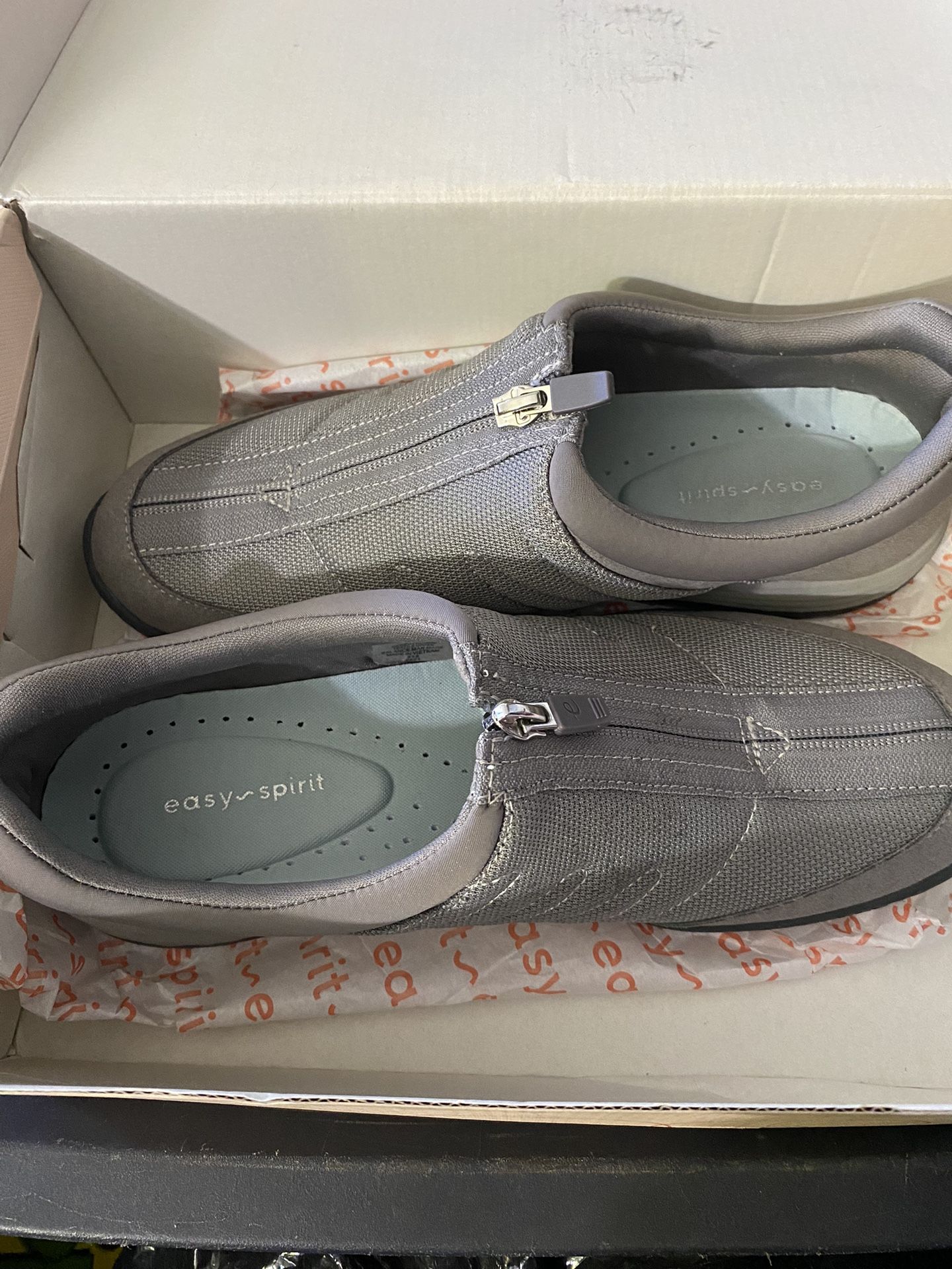 Easy Spirit Grey Size 9.5M Zip Up Shoez