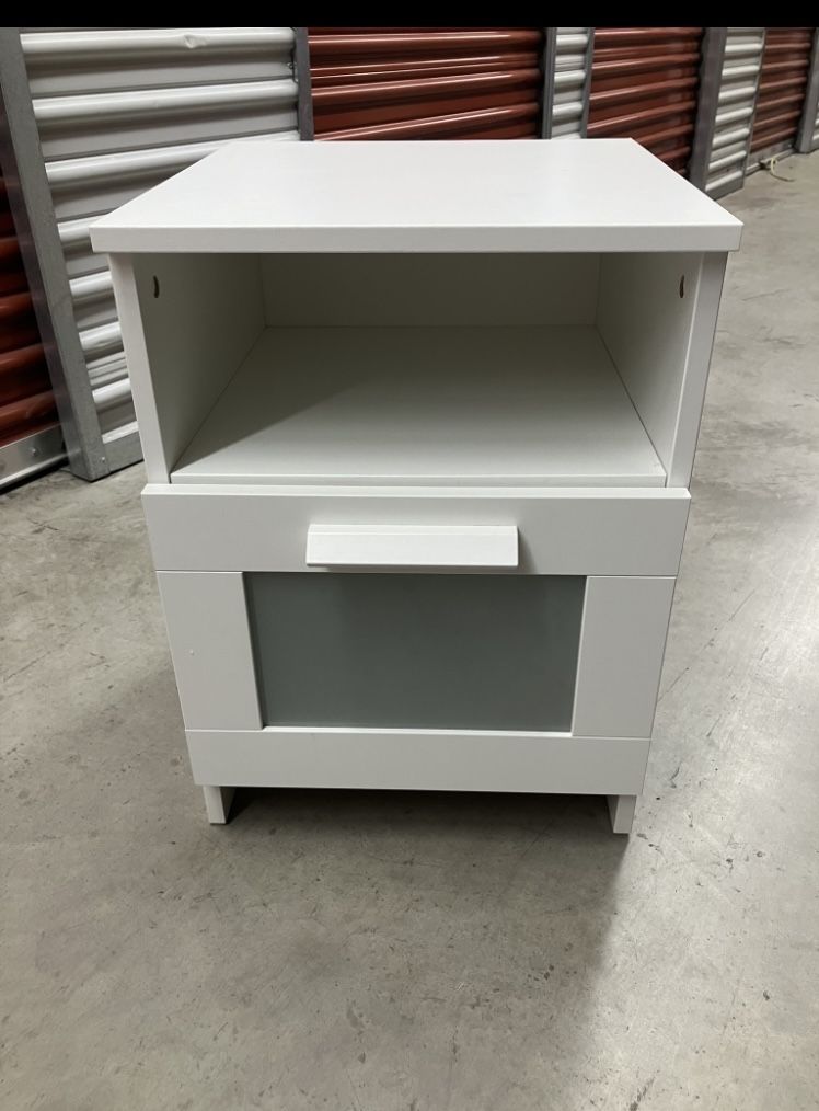 White Wooden Nightshade W/ Shelf And Drawer