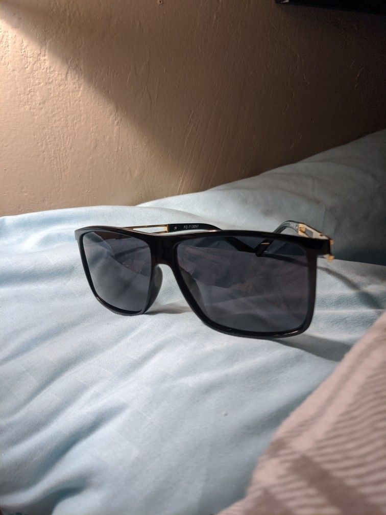 H And M Unisex Polarized Glasses