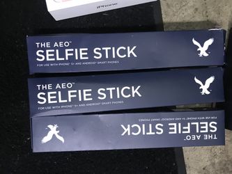 2 American eagle Selfie stick. 5 iphon emptie box