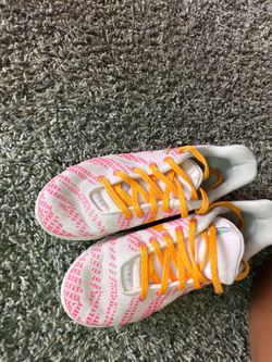 Basketball shoes