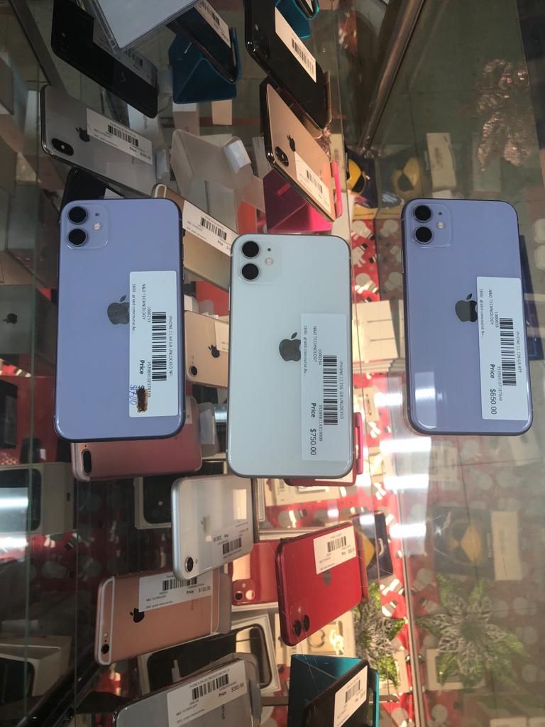 iPhone 11 64 256 gb like new / factory unlocked