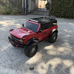 Bronco Rc Crawler 1.10 Scale Used Couple Of Times With Working Lights And With A Working Winch Comes With Battery Charger And Box