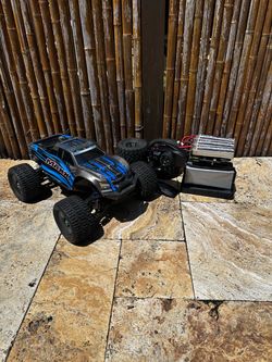 Traxxas Maxx 1/10 4WD Monster Truck WITH Batteries READ DESCRIPTION