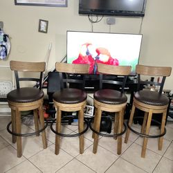4 Bar Stools 