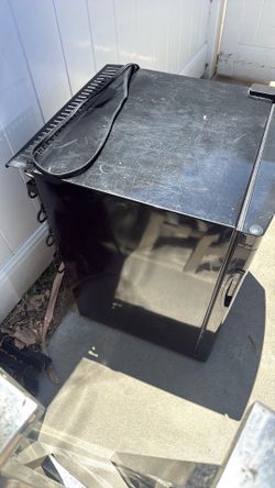Beverage refrigerator