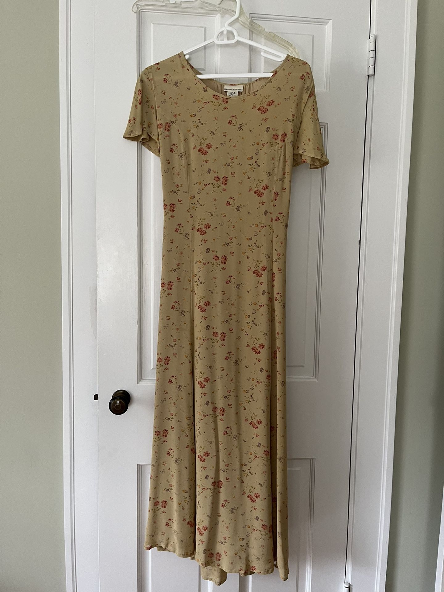 Vintage Gold Long Dress With Rose & Gray Floral Design 