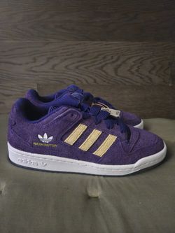 Adidas Forum Low
"Washington Huskies" Size 8.5