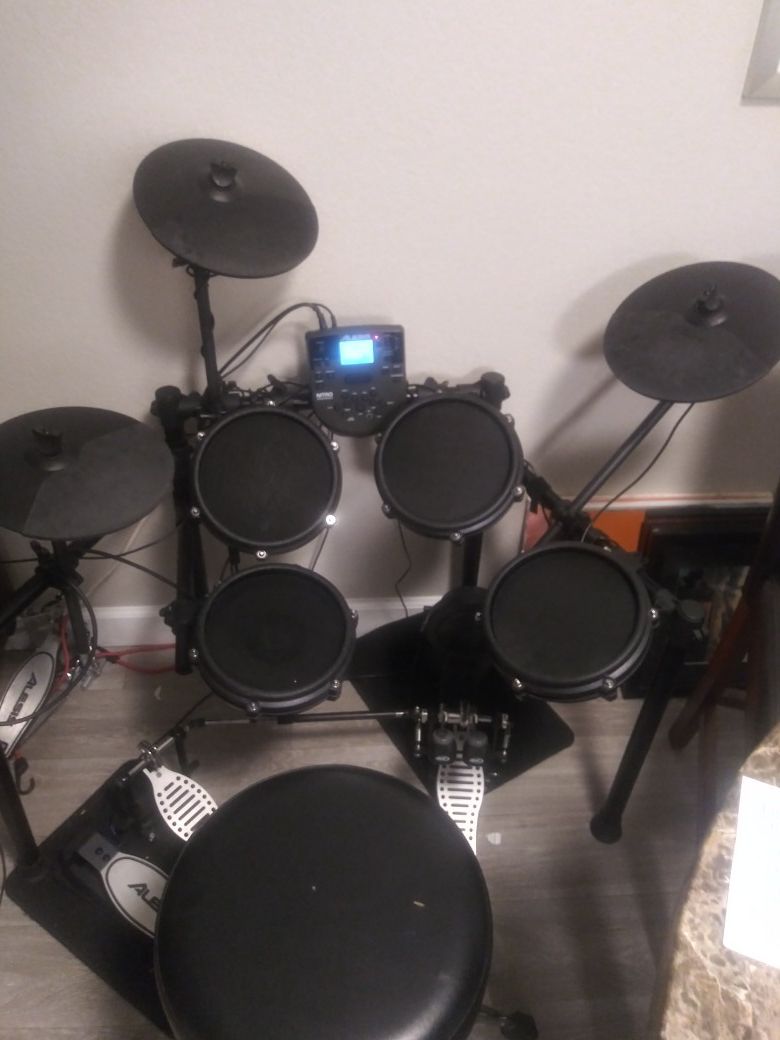 Alesis nitro mesh kit with upgraded double kick pedal and throne
