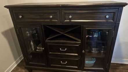 Haverty's Buffet Solid Wood Dinning Room Furniture $1k Value