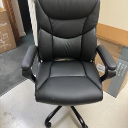 ! Brand new inbox (UNOPENED) executive office chair