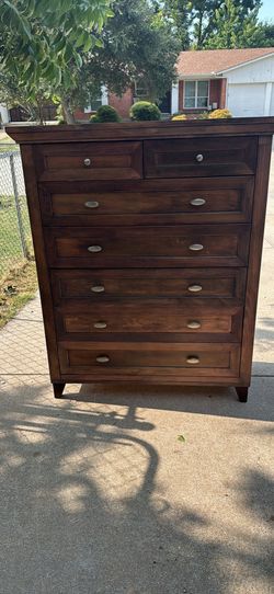 Wooden Chest Of Drawers With 7 Drawers