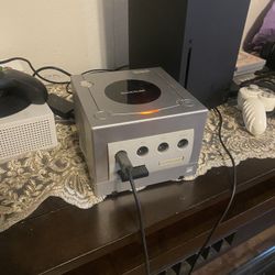 Nintendo GameCube With Extras 