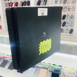 PS4 Slim 